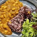 渡辺料理店 - ルウには細かく刻んだ仔羊が入っています