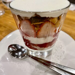 渡辺料理店 - デセール：ワイフは苺のパルフェをチョイス