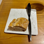 KOTARO Hasegawa DOWNTOWN CUISINE - 自家製パンです　香りの豊かな美味しいバゲットです