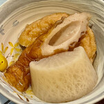 お好み焼き 鉄ちゃん - 鉄板の上のお鍋で温められていたおでんが美味い