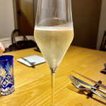 KOTARO Hasegawa DOWNTOWN CUISINE - 粒立ちが細かくて口当たりの良い王道のシャンパーニュです