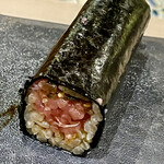 鮨 心白 - 鉄火巻は切らずに恵方巻スタイルで登場