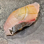 鮨 心白 - 4日寝かせた五島産の縞鯵　香りも脂も抜群です