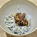 鮨 心白 - こんなふうに一緒にして食べても堪らなく美味しいです