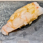 鮨 心白 - 積丹産の大ぶりな牡丹海老　甘さ半端なし！