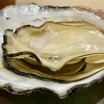 鮨 心白 - この時季に奥松島の2年ものの牡蠣がいただけるなんて幸せです