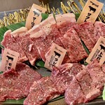 焼肉どうらく×上星商店 - 5種盛りはなかなか豪華　稀少部位と云われるトウガラシにランプ、モモ、サーロインとザブトンです　