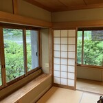 虎屋 壺中庵 - もみじに囲まれた部屋