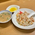 中央軒 - 小チャーハン・中華スープ・漬物付