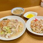 中央軒 - 長崎皿うどん定食 930円