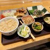 Ookamadomeshi Torafuku - 『ごまアジと鶏の竜田揚げ定食』
                ごはん：炊き込みご飯（たけのこ）、大盛り