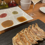 スタンドシャン食 -Tokyo赤坂見附- Champagne & GYOZA BAR - 