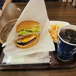 ZATS BURGER CAFE - 佐世保バーガー（R）＋ペプシコーラ（サイズアップ）＋まかない用スペシャルポテト　\690＋\390＋\0