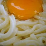 上乃うどん - かまたまズーム（醤油をかける前）