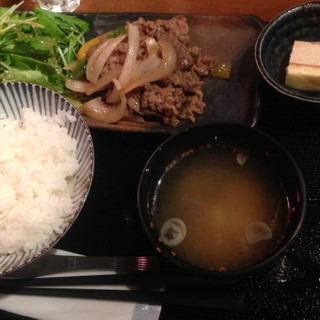 Satsumaya - ランチの牛肉炒め定食（９８０円）
