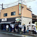 仙臺 自家製麺 こいけ屋 - 店舗外観  開店5分前の状況。雨でも大勢が並ぶ。