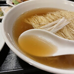 味の中華 羽衣 - 鶏ガラベースのあっさりスープ