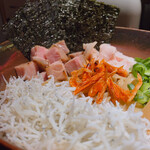 神楽 海老で鯛を釣る麺堂 - 