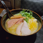 神楽 海老で鯛を釣る麺堂 - 