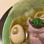 手打麺祭 かめ囲 - 玉子はスモークされている