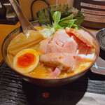 神楽 海老で鯛を釣る麺堂 - 