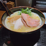 神楽 海老で鯛を釣る麺堂 - 