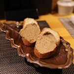 鳥のかけ橋 - レバーパテ、バケットのせ