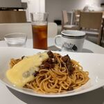 コウジ&コー イタリアン - 絶品！ミートソースチーズがけ　1210円　+　パスタ大盛　220円