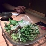 はなもんや - 食べかけチョレギサラダ、暗闇からパパの腕が…(笑)