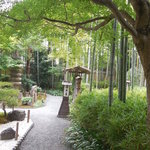 嵯峨野 - 庭園の横の小道をすすんで