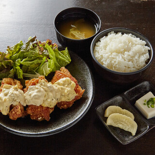 お昼の「鶏」定食！
