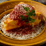 풍부한 팔미자노 프리타타 수제 토마토 소스