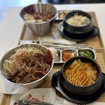 テジュン食堂 - 特選辛カルビ丼とブデチゲ定食とソルロンタンチゲ定食