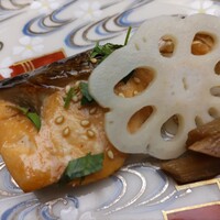 松廼家 - .....手前の茶色いのはウドの南蛮煮.....