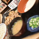 Yoshinoya - 牛皿麦とろ御膳（７１２円）２０２３年６月