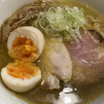 麺．SUZUKi - 味玉も美味しかった