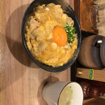 Oyakodon semmon temmarukatsu - 特上親子丼 1680円。大盛り 100円。
