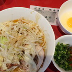ラーメン二郎 - 汁なし半分＋ニンニク少し＋青ネギ玉子