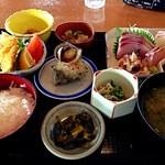 フレッシュしおかぜの里 - しおかぜ御膳（2,000円）。一番高いメニューだったと思いますが、豪華さとボリュームでゴージャス感パないです。CP高め。