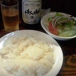中瓶ビール＋セットになってるサラダとライス