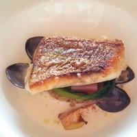 ガーデンレストラン徳川園 - 旬魚の焼き物と岐阜海津の河ふぐのリゾット添え
                  しじみのブイヨン コトリヤード風