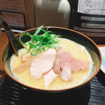 神楽 海老で鯛を釣る麺堂 - 