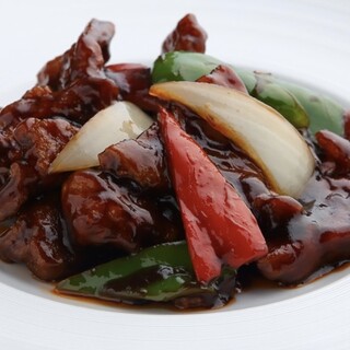 강추 메뉴는 검은 식초 식초 돼지와 辣子鶏!