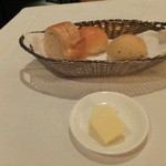 メインダイニング シーホース - パン＆バター（パンは全体的に軽めの触感）