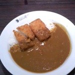 CoCo壱番屋 - ココイチでランチタイム。ポークカレー、ご飯は200g、辛さは3辛、トッピングはフィッシュフライ。合計 590 円。