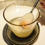 エクアトゥール - 中から雲丹を持ち上げました