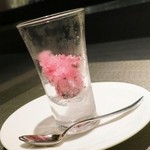 エクアトゥール - お口直しにはブルーベリーと葡萄のグラニテです