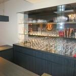 エクアトゥール - カウンターに案内されました