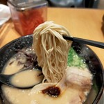 元祖博多中洲屋台ラーメン 一竜 - 麺硬めリフトアップ