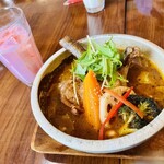 スープカレー ビリーブ - パリパリチキンをオリジナルスープ2番で